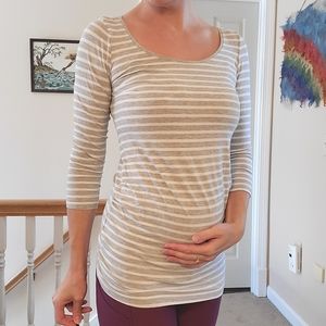 H&M 3/4 sleeve maternity top